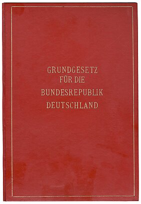 Faksimile der Unterschriftsfassung des Grundgesetzes, Bayerisches Hauptstaatsarchiv, Sammlung Varia 1826, Foto: Bayerisches Hauptstaatsarchiv [JPG-Datei]. 