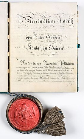 Bild 2: Die Bayerische Verfassung von 1818 wurde von König Max I. Joseph erlassen. Sie galt bis zum Ende der bayerischen Monarchie 1918 (BayHStA, Bayerischer Landtag 10295).