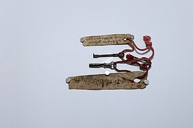 Zwei kleine Schlüssel zum Kopfreliquiar des hl. Sebald aus dem 15. Jh.; die silbervergoldete Reliquienbüste ist 1810/11 zum Einschmelzen veräußert worden, Saatsarchiv Nürnberg ((Foto: Doris Wörner, Bayerisches Hauptstaatsarchiv)