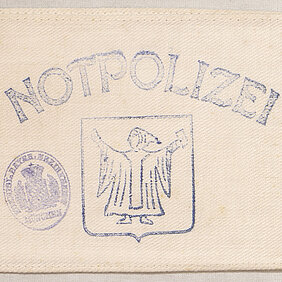 Armbinde „Notpolizist“ des Archivars Otto von Waldenfels, 1923, Staatsarchiv Bamberg, Nachlass Otto von Waldenfels, M 11 Nr. 149 (Foto: Bayerisches Hauptstaatsarchiv) [JPG-Datei].