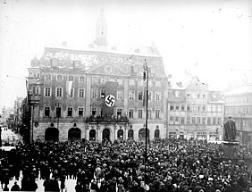 Bild 3: Coburger Rathaus mit der Hakenkreuzfahne, 18. Januar 1931 (Staatsarchiv Coburg, Bildsammlung 6379).