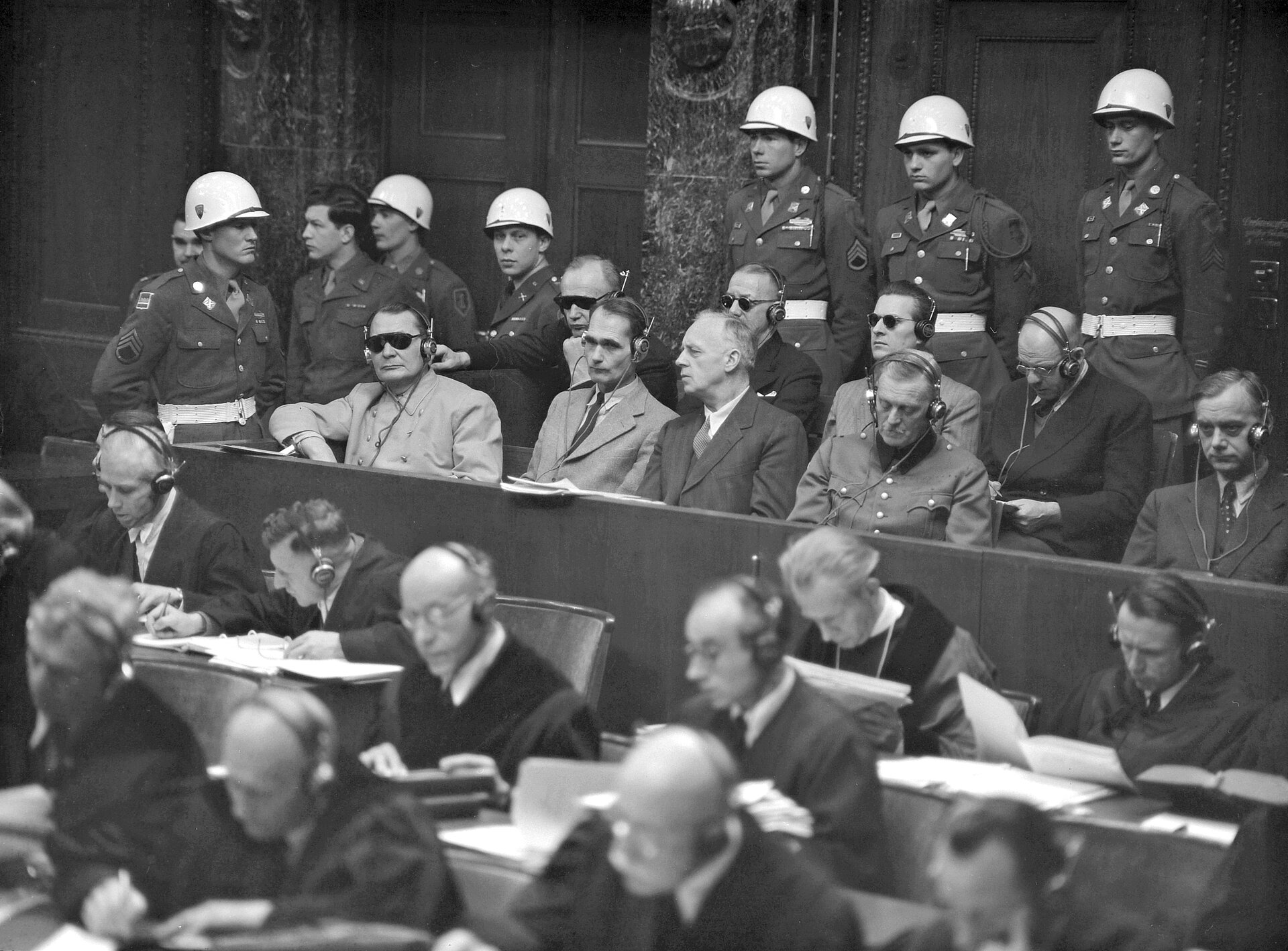 Fotografie Angeklagte Nürnberger Prozesse, Aufnahme Raymond D'Addario, 1946, Stadtarchiv Nürnberg 65/I Nr. A65-I-RA-12.